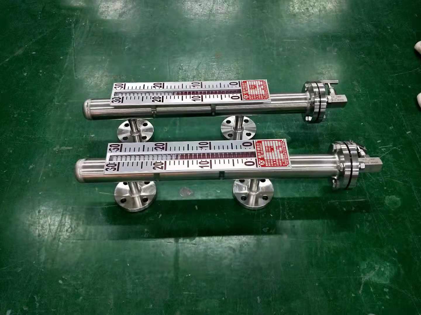 側(cè)裝磁翻板液位計(jì)的應(yīng)用注意事項(xiàng)
